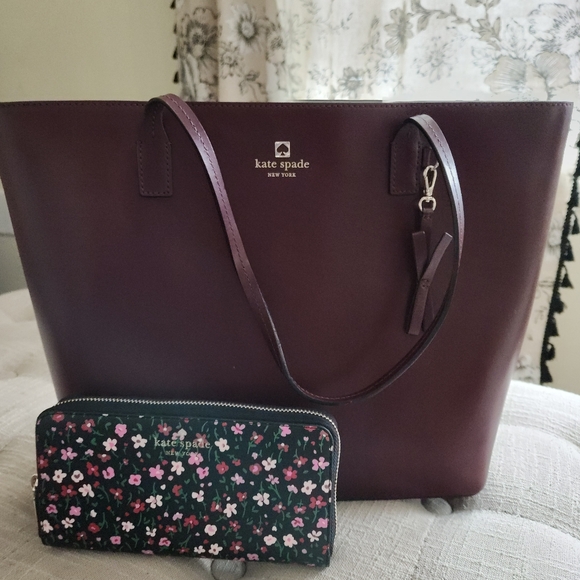 Kate Spade New York Sawyer Street Mulled Smooth Wine Large Tote - Picture 15 of 15